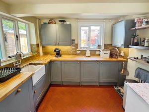 Kitchen- click for photo gallery